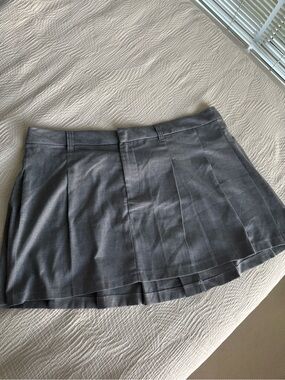 H&M Divided Gray Pleated Mini Skirt